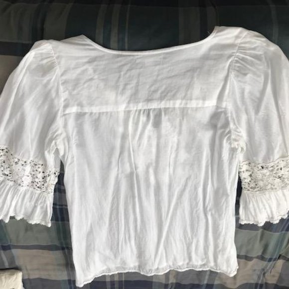 White long tunic with crochet inlays - Picture 3 of 6